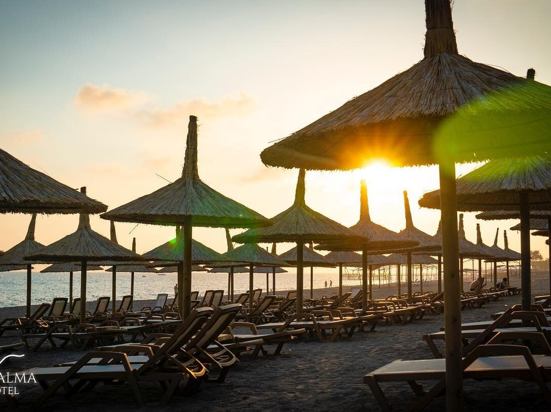 Adora Calma Beach Hotel主图