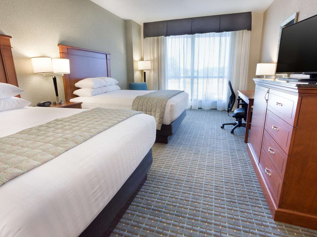 Drury Inn & Suites Burlington主图