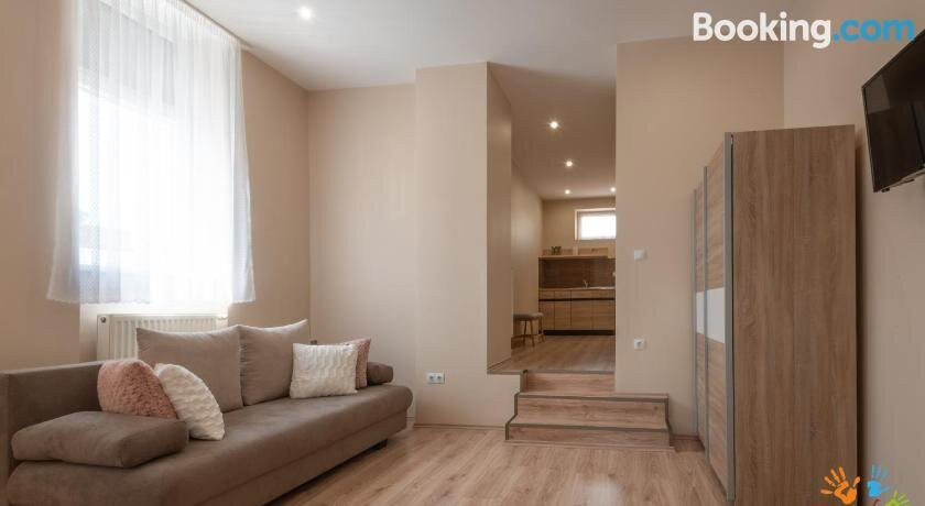 Family Apartmanhaz