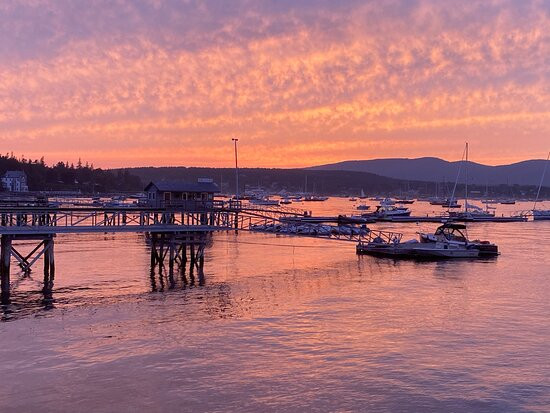 The Moorings Inn Waterfront主图