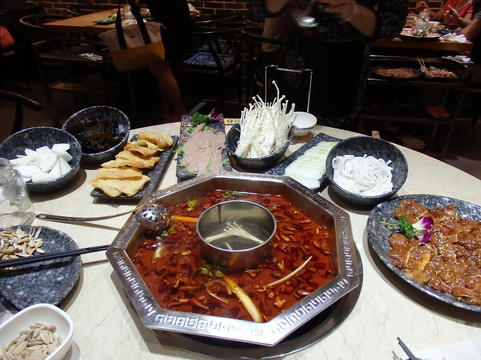 哥老官重庆美蛙鱼头(日月光中心店)主图