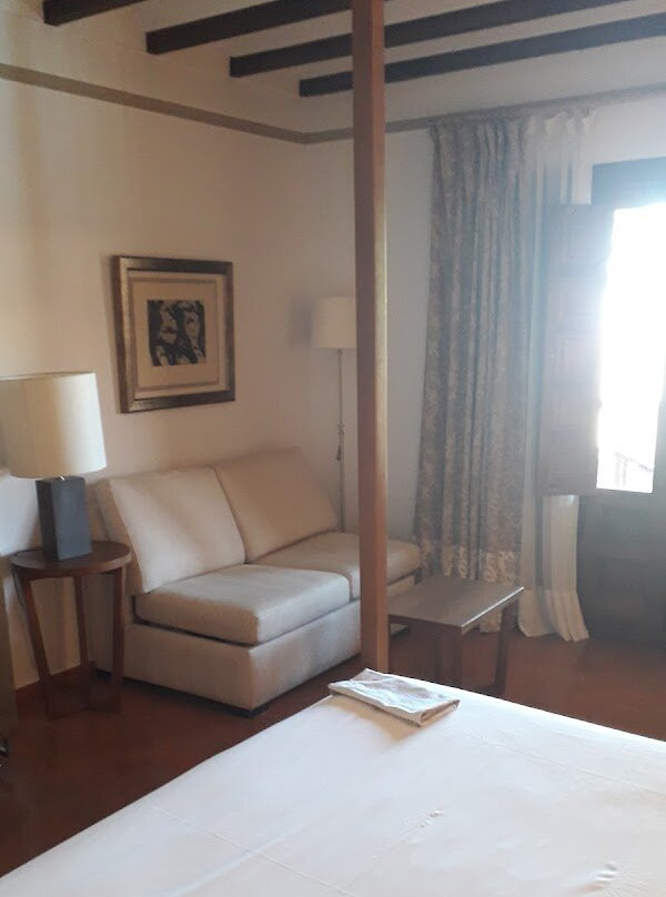 帕拉多托莱多酒店主图