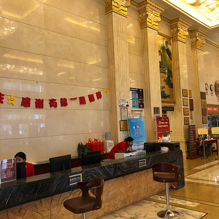 华中假日酒店主图