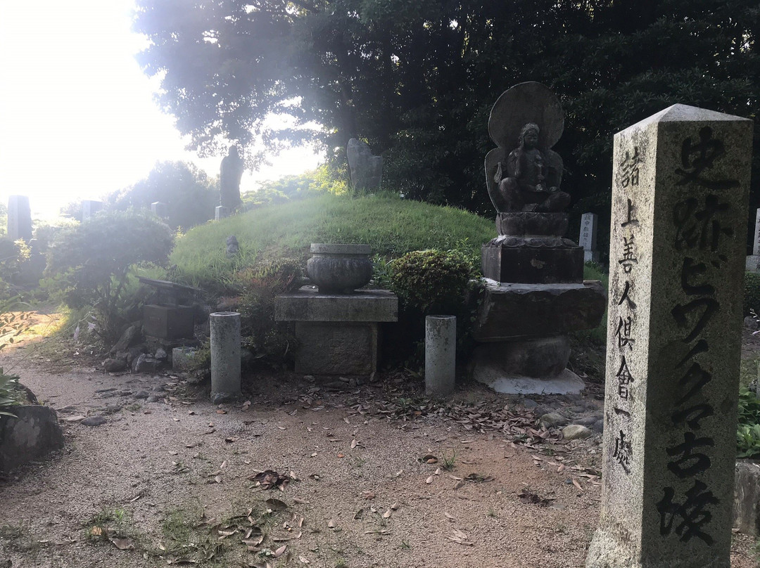 Biwanokuma Tomb