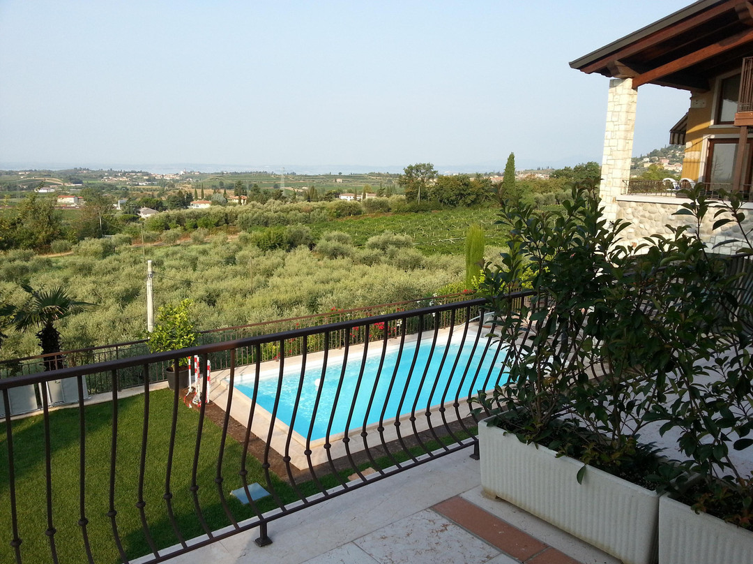 Cavaion Veronese酒店住宿-La Cipressina B&B