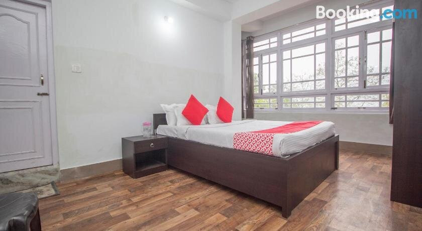 OYO 64033 Nervilia Residency