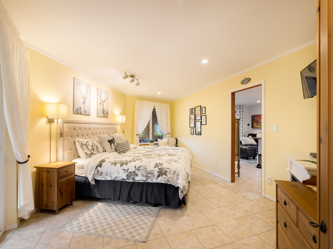 Enchanter Oceanview Suites主图