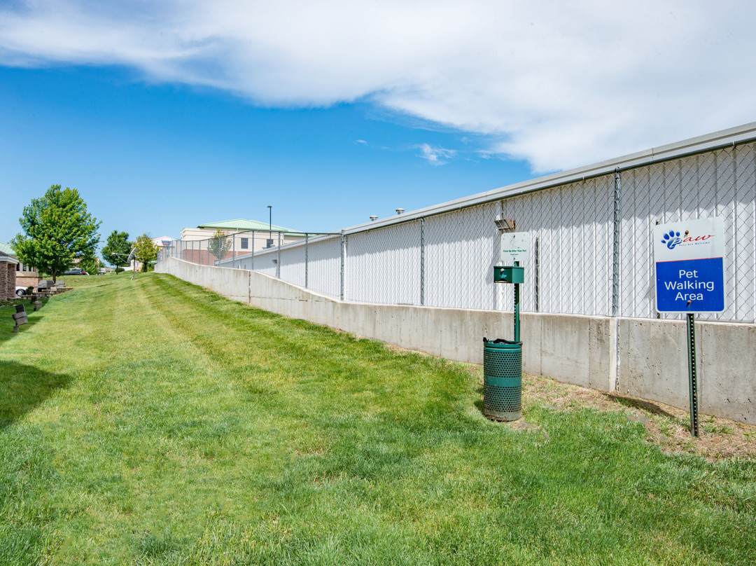 杰斐逊城烛木套房酒店主图