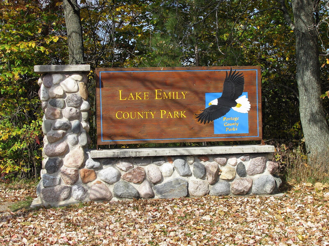 Lake Emily Park景点图片