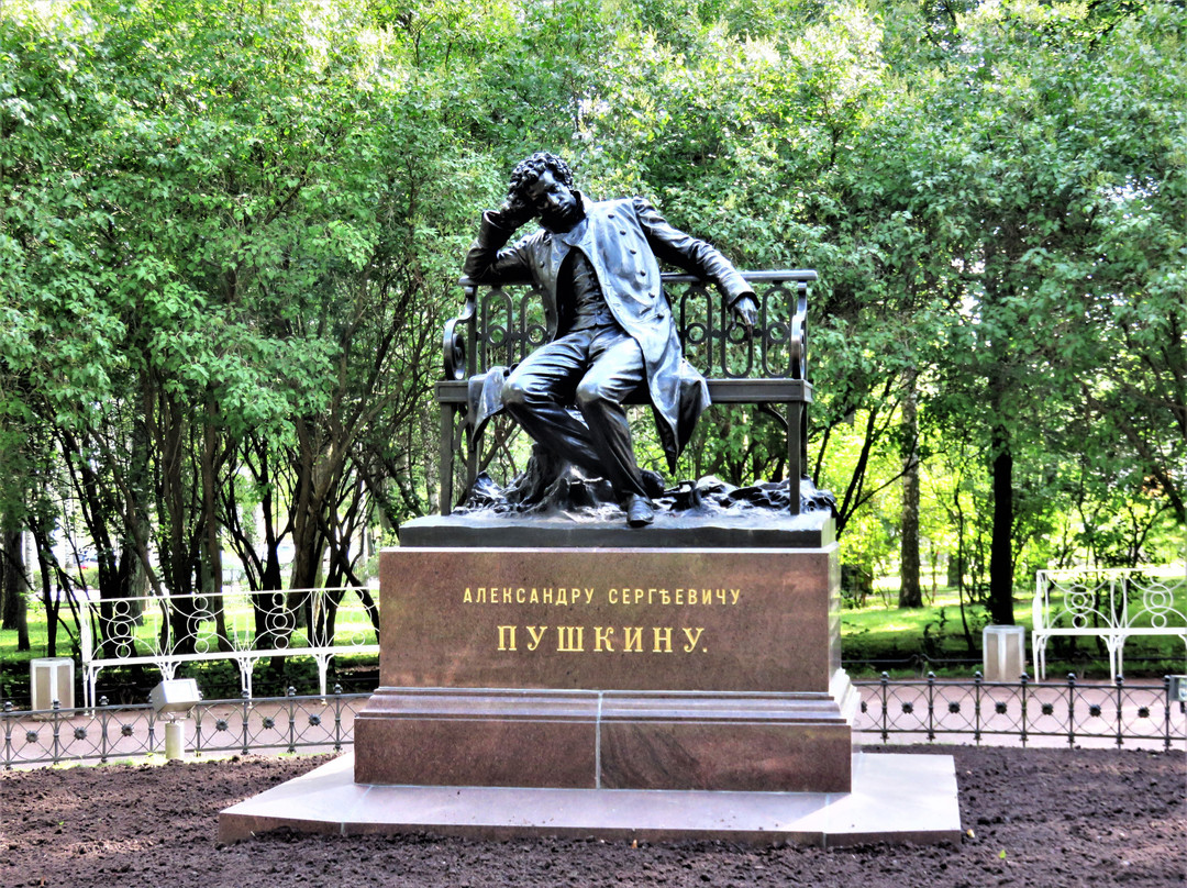 Monument to Pushkin-Lyceum Student-普希金必去景点