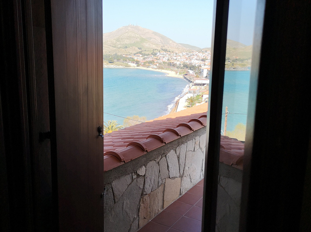 Nefeli All Day Bar & Suites主图