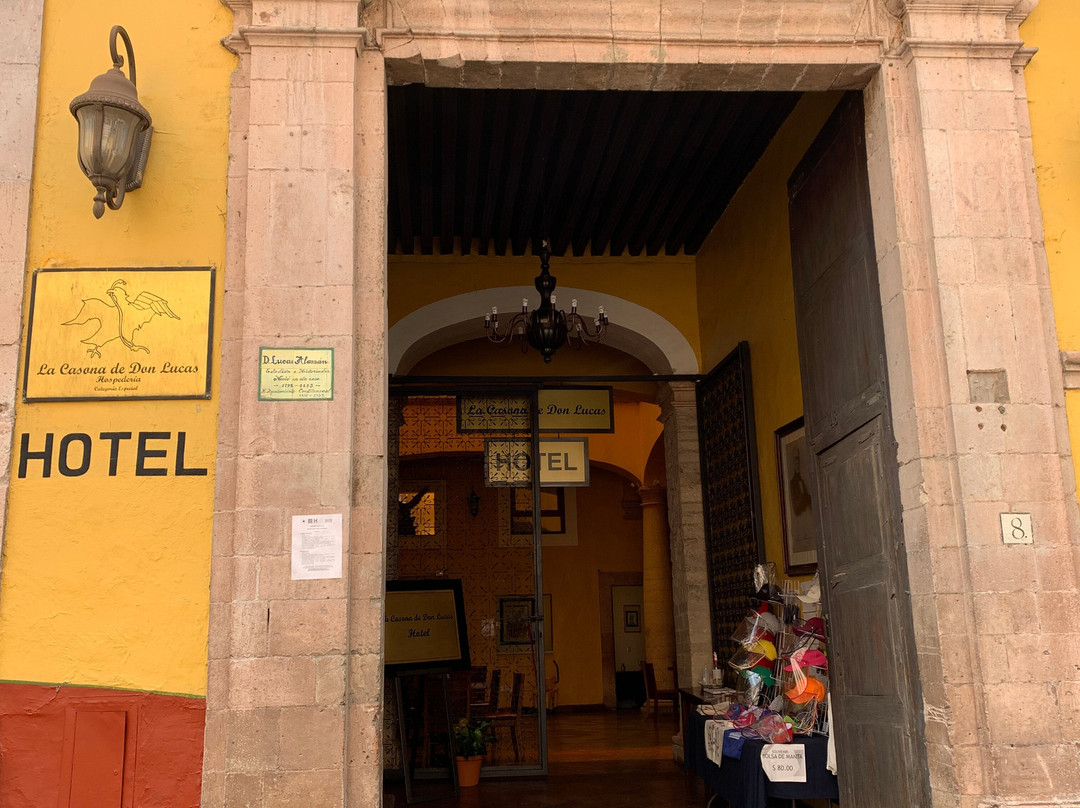拉卡索纳唐卢卡斯酒店主图