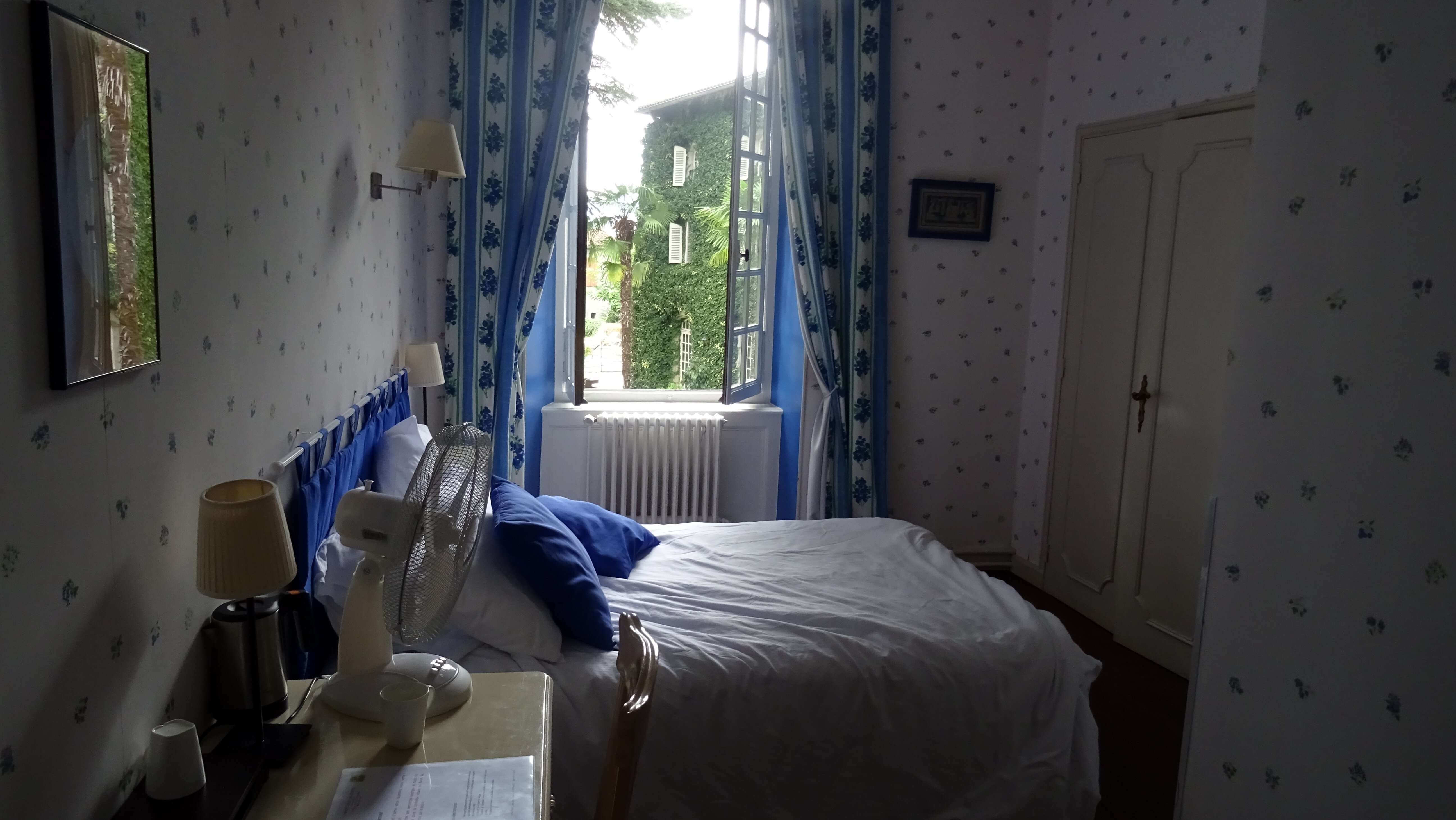 L'Hostellerie des Cedres-官方