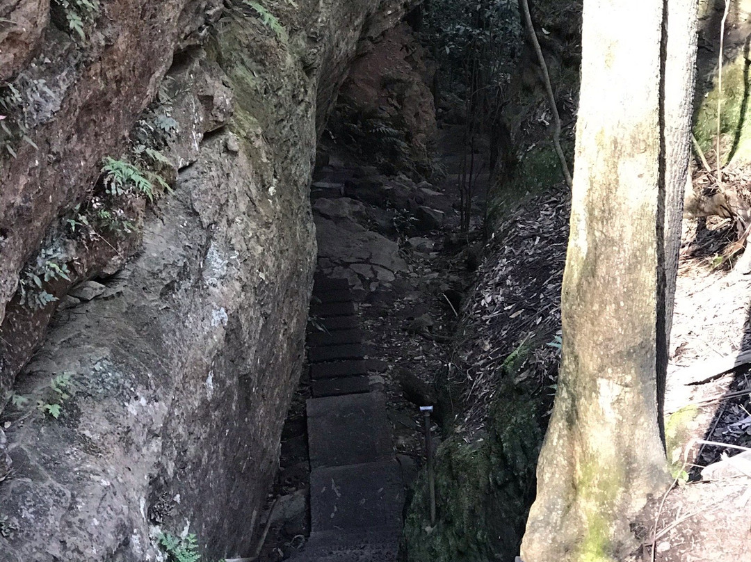 Wind Eroded Cave景点图片