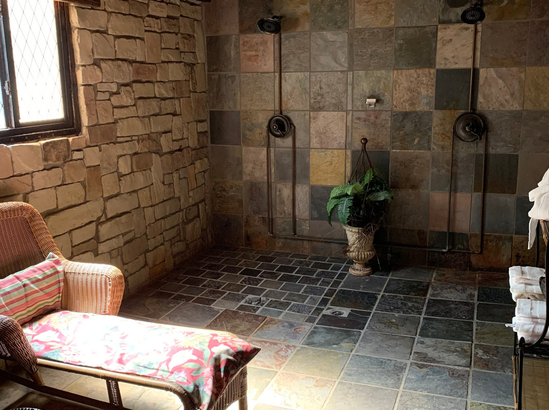 Elm Creek Manor主图