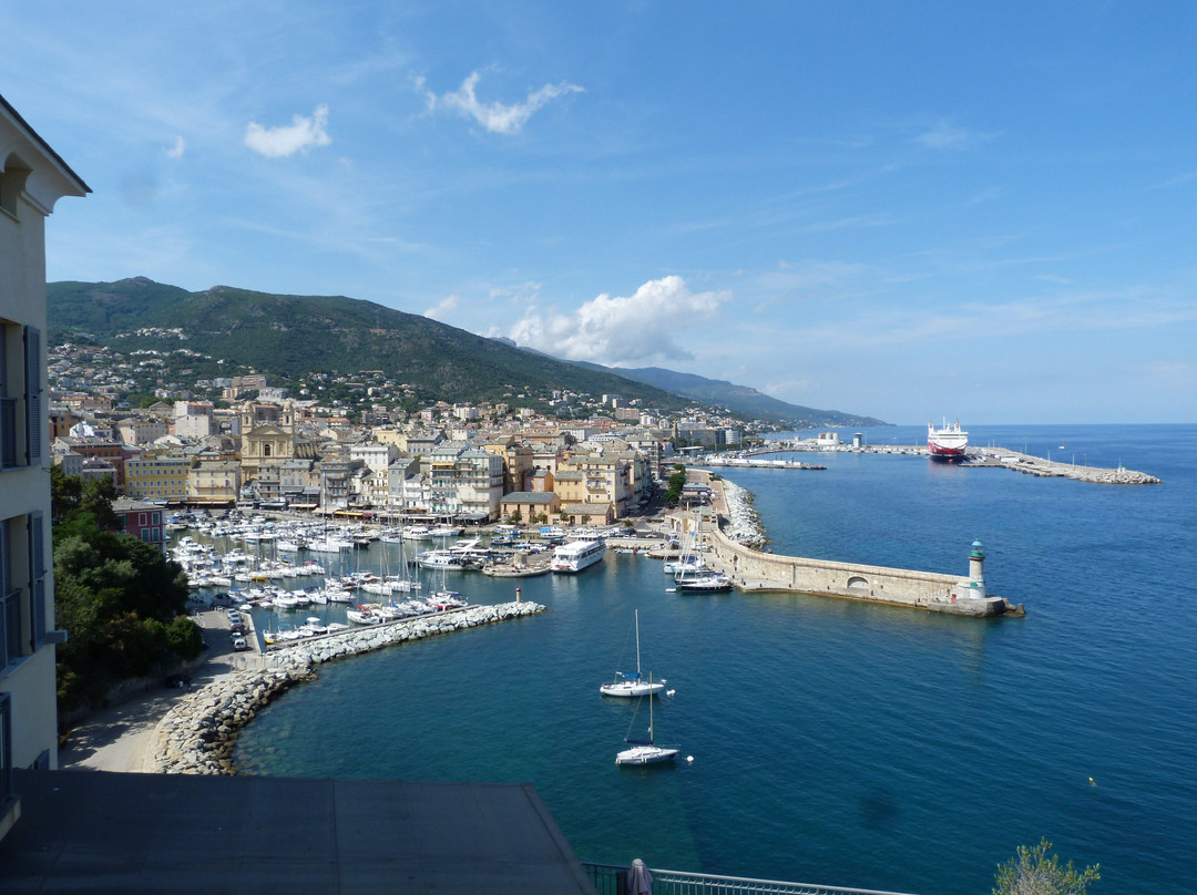 Hotel Des Gouverneurs主图