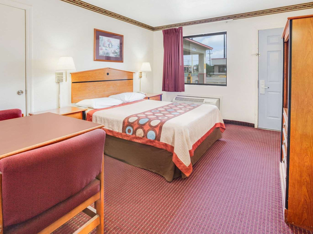 Super 8 by Wyndham Arkadelphia主图