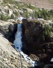 Tioga pass waterfall景点图片