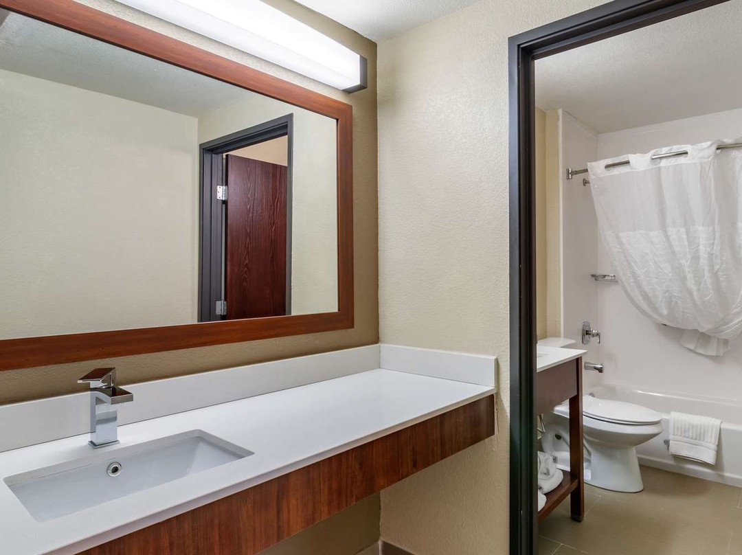 Comfort Inn & Suites South Hill I-85主图