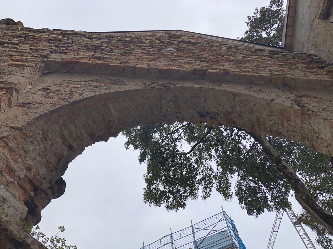 Palazzo Popaite Torriani Policreti-波代诺内必去景点