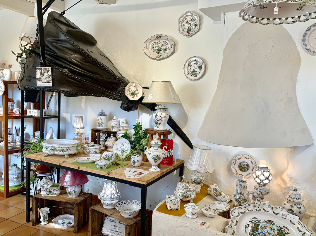 Lallier- Moustiers, faïence d'art, produits locaux景点图片