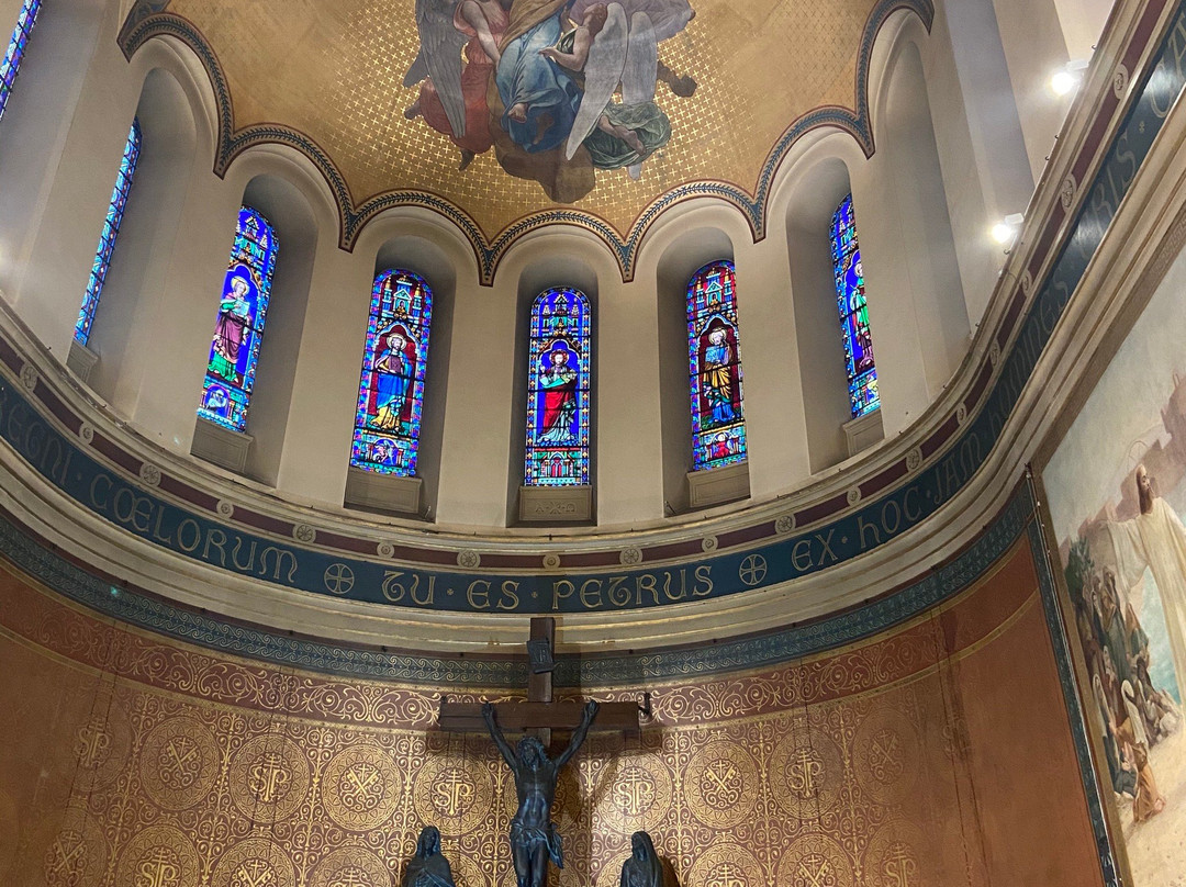 Eglise Saint Pierre-沙朗通桥必去景点