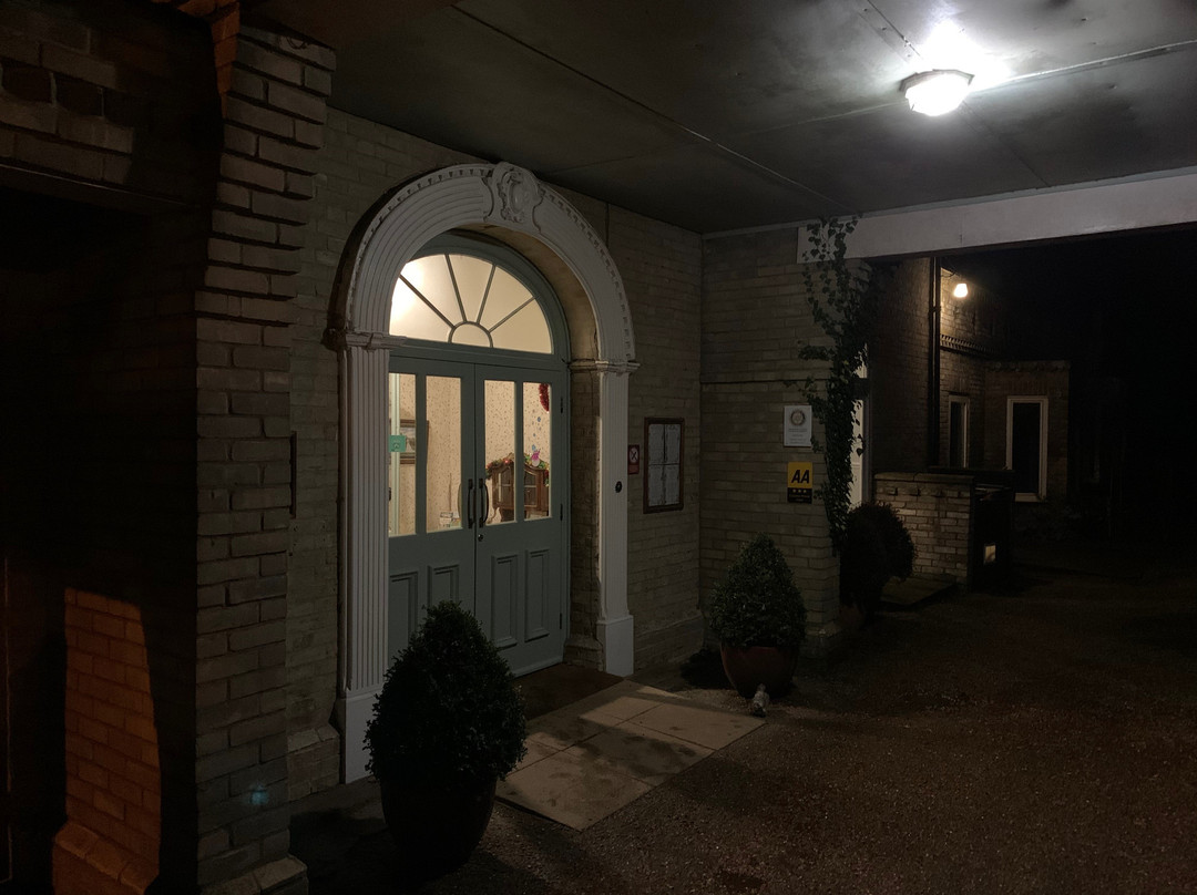 金雀花大厅乡村酒店主图