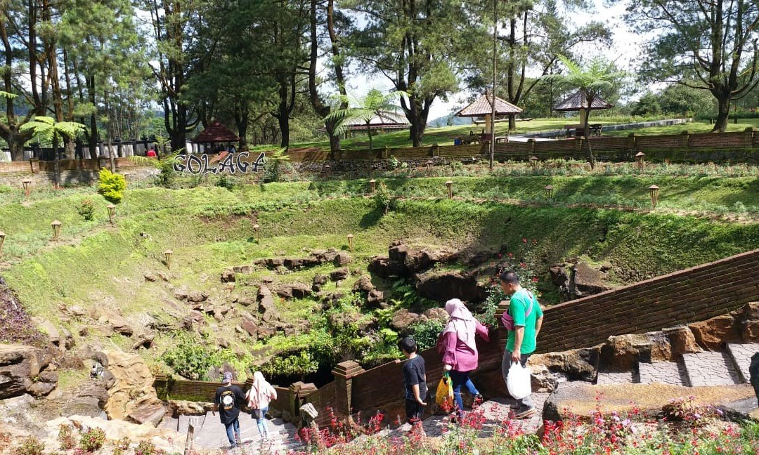 Putuk Truno Waterfall景点图片