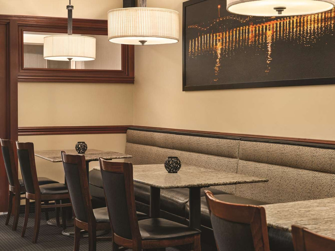 Radisson Hotel & Conference Center Rockford主图