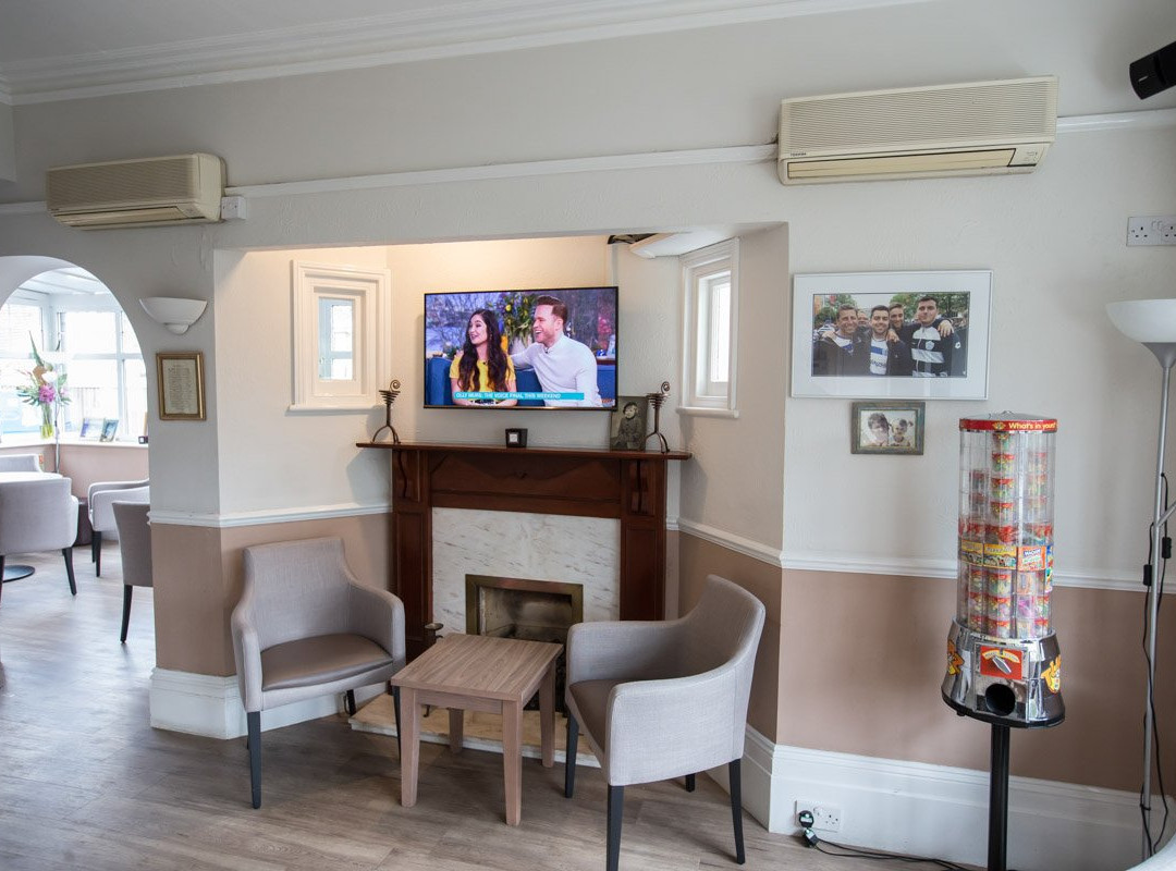 Gatwick Corner House Hotel主图