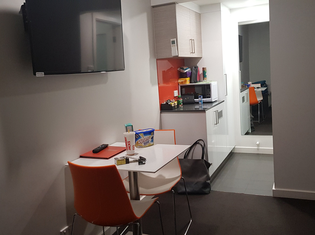 金链高塔汽车旅馆主图