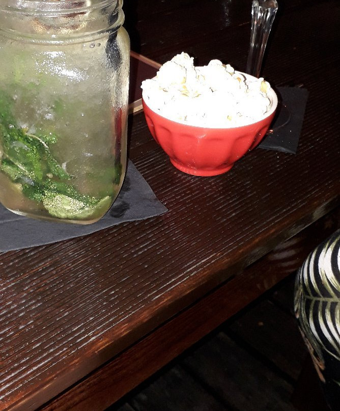 Los Puros Cuban Bar-阿沃必去景点