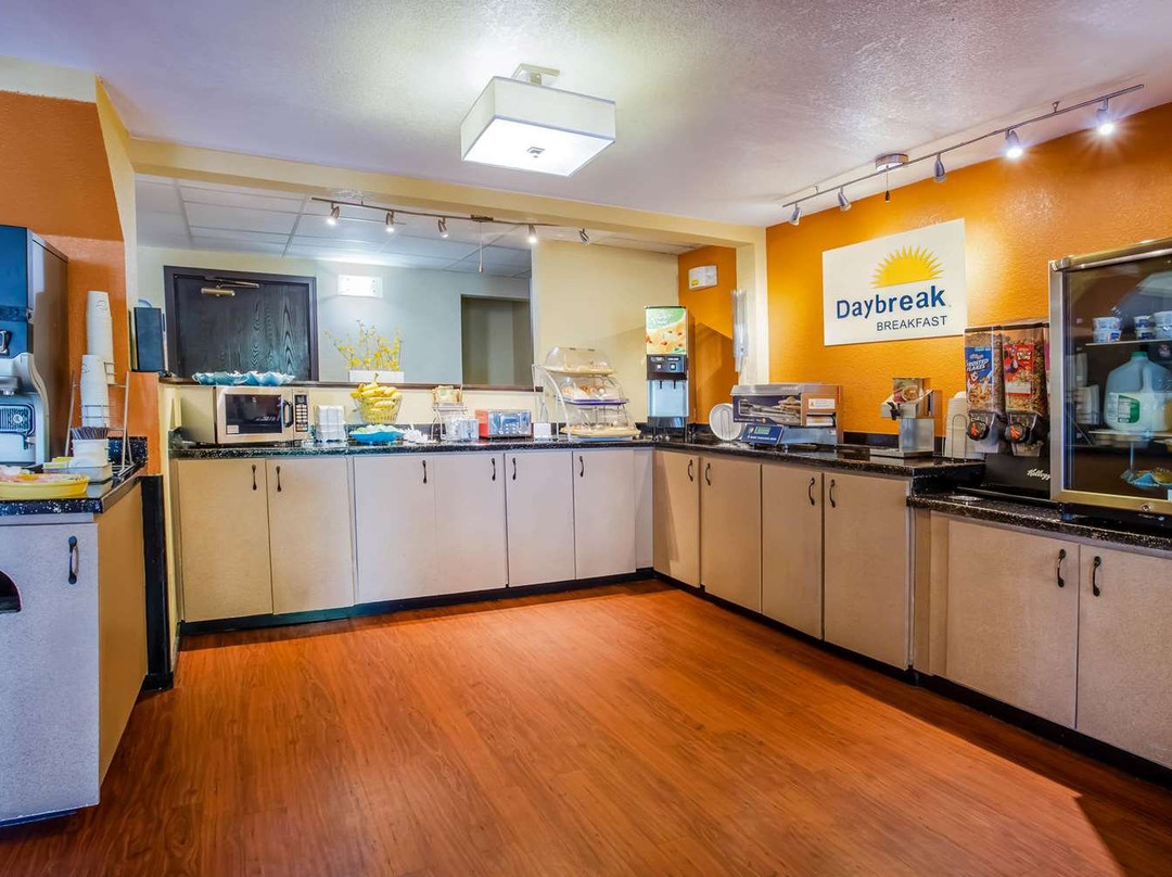 史蒂文斯波恩特斯戴旅馆及套房酒店主图