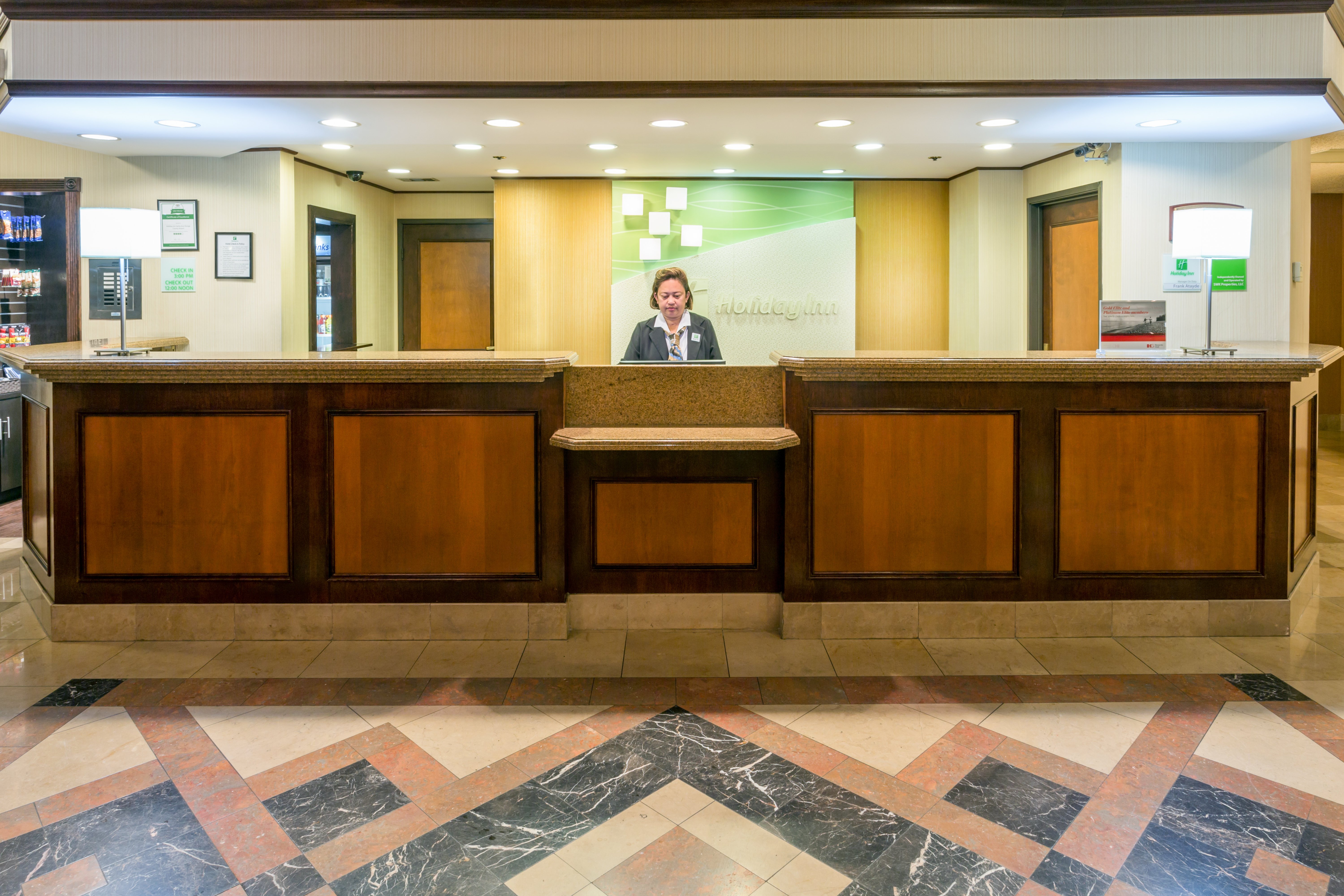 圣安娜奥兰治郡机场假日酒店-官方