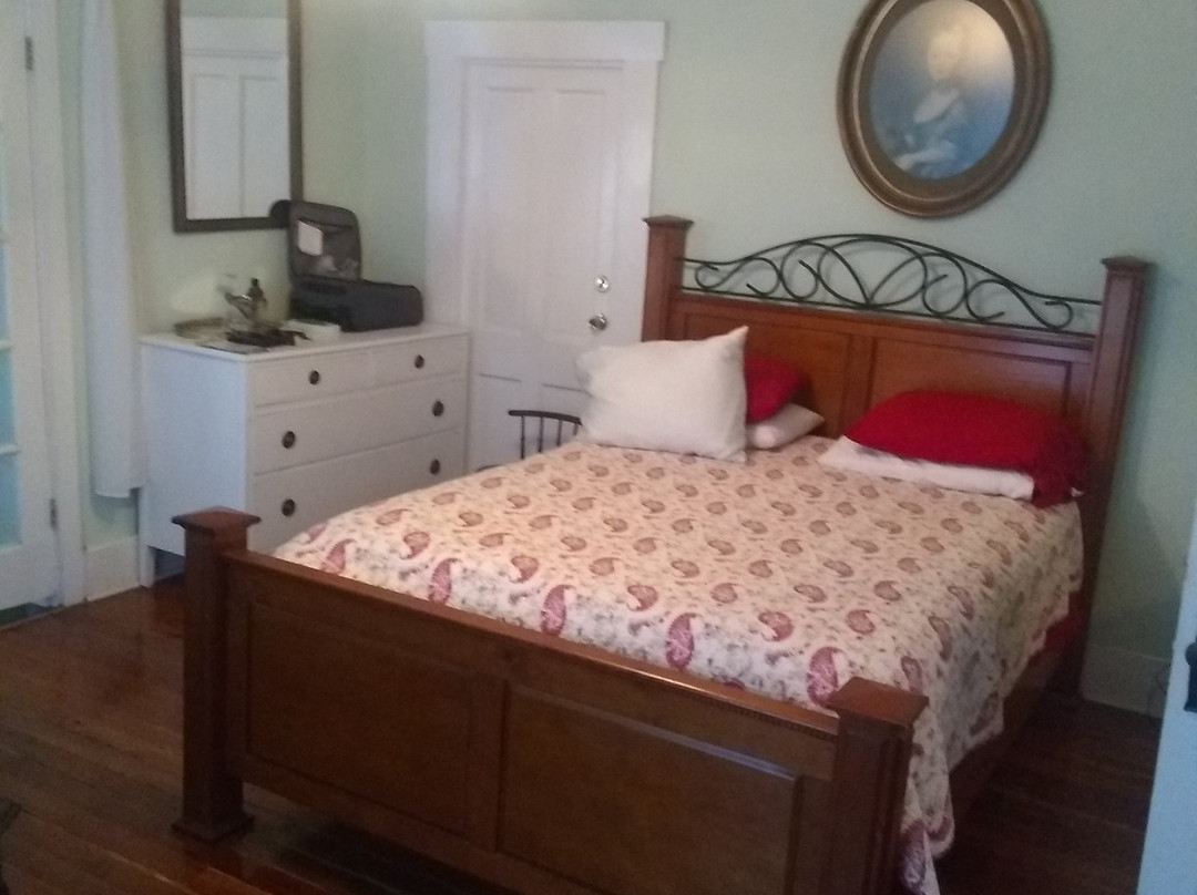 Ashley's Victorian Haven Bed And Breakfast主图