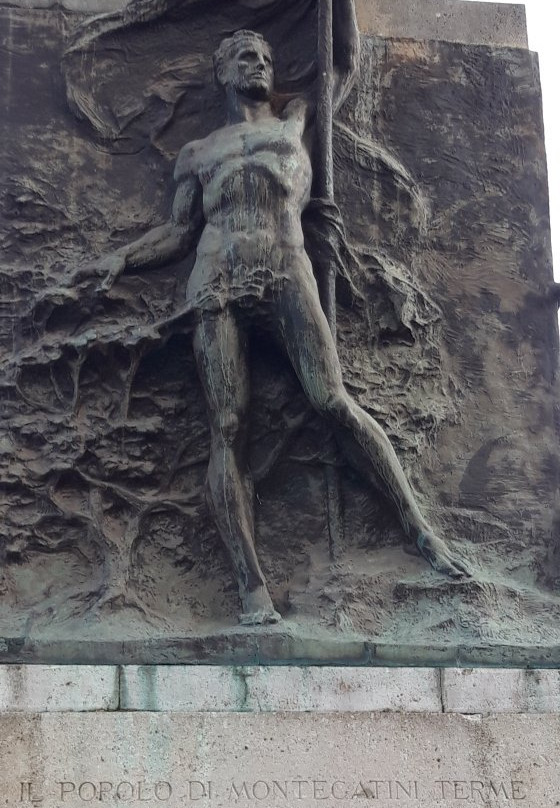 Monumento ai Caduti-蒙特卡蒂尼－泰尔梅必去景点