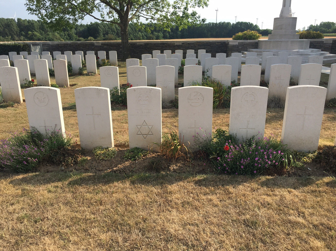 Roye new british cemetery景点图片