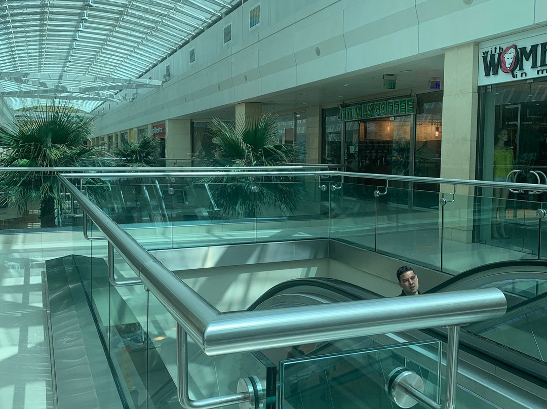 The Falls at Westmall-西班牙港必去景点