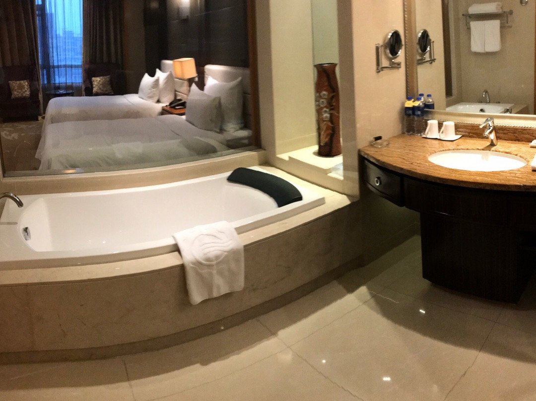 汇峰大饭店主图