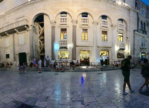 Lvxor Kavana & Restoran主图