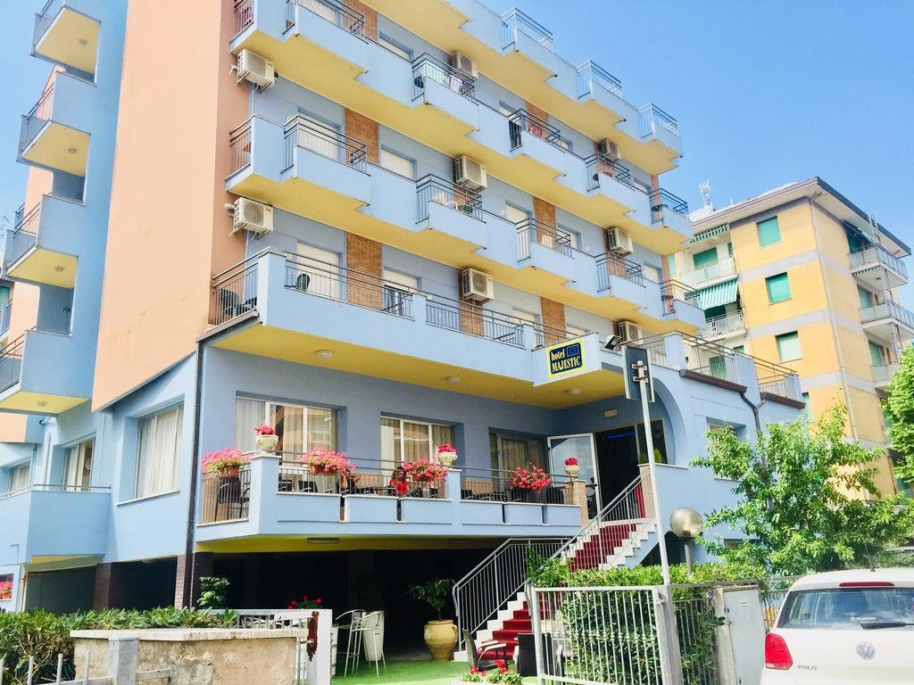 雄伟酒店主图