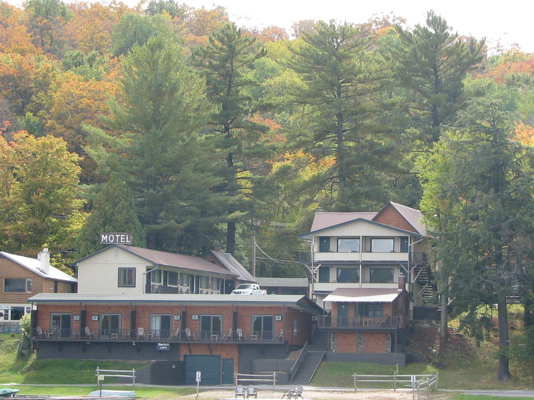 Pine Knoll Lodge and Cabins主图