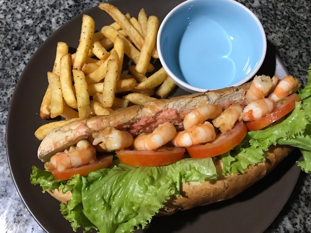 Cam Hai Tay餐馆和美食-Coco's Surf Kitchen Lounge