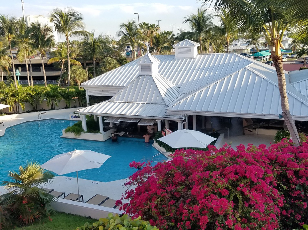 康福特套房天堂岛酒店主图