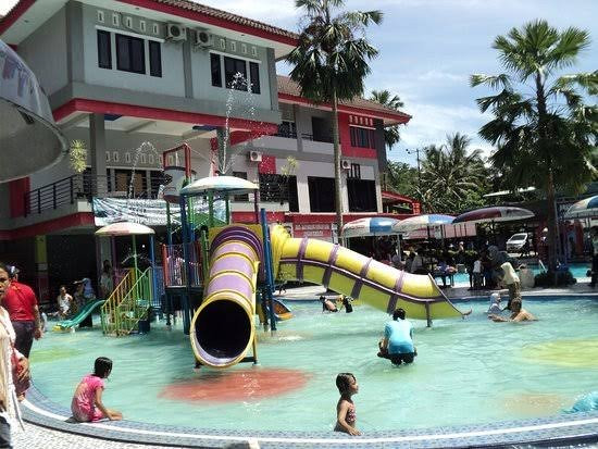 Surya Yudha Hotel主图