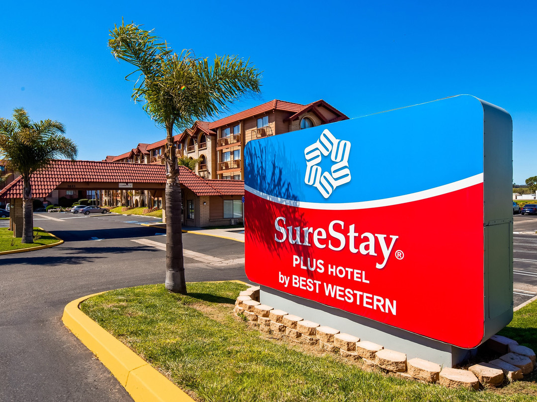 隆波克谷套房酒店主图