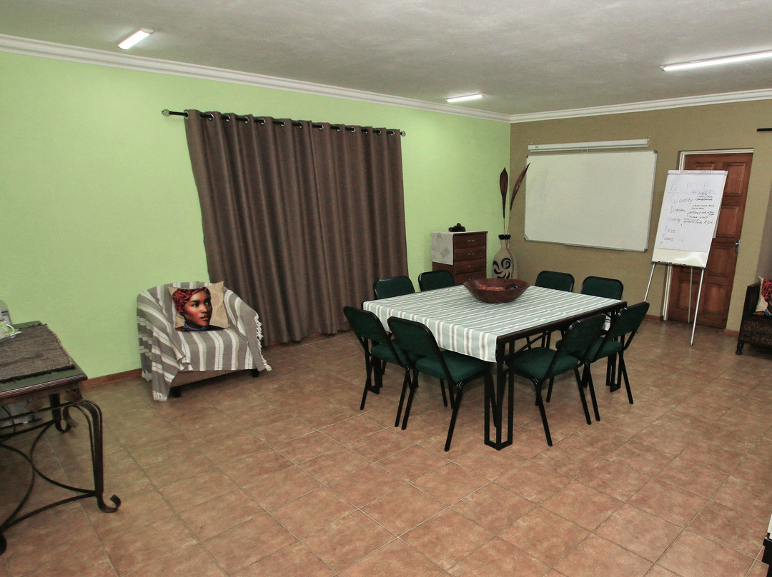 Summer Garden Guest House (Urban Jungle)主图