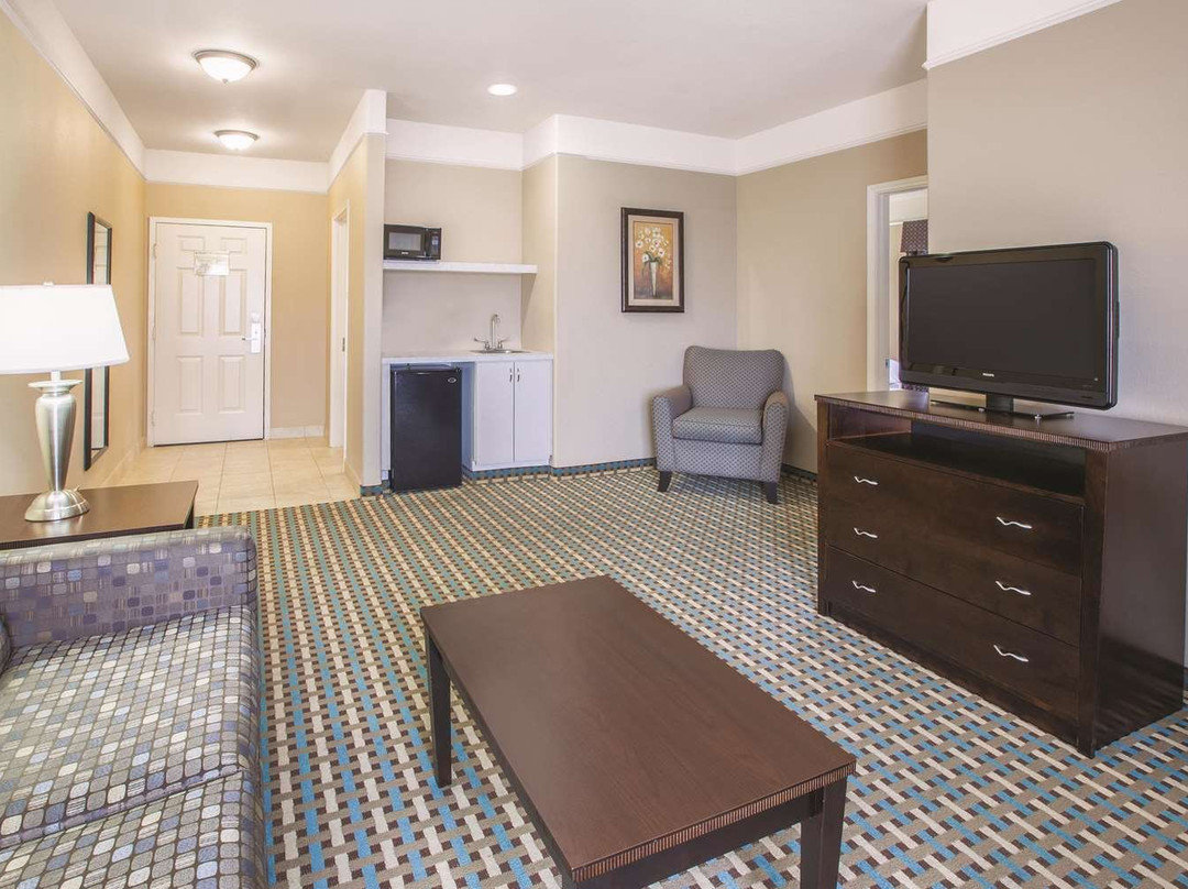 La Quinta Inn & Suites By Wyndham Bay City主图