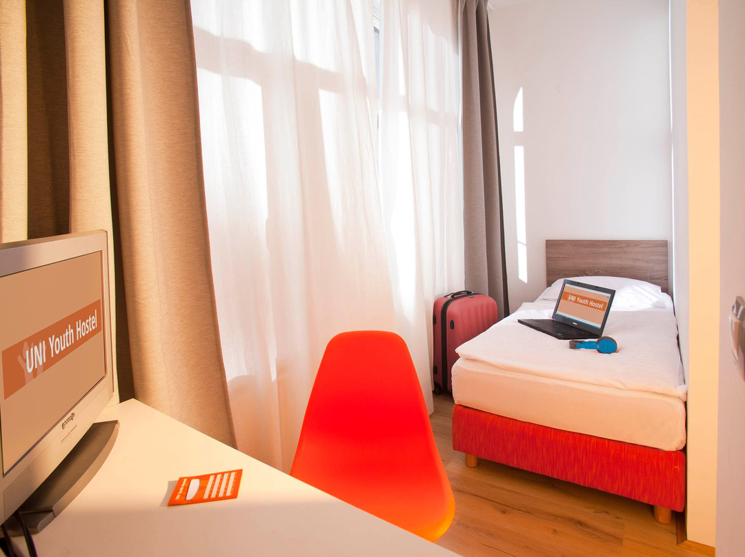 UNI Youth Hostel主图