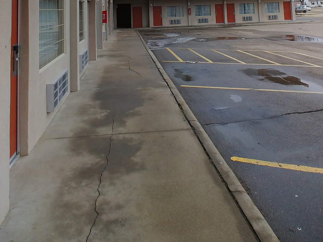 New Sunflower Inn & Suites